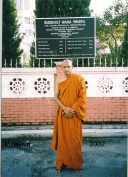 2002 - December - infront of the Ven K Sri Dhammananda nayaka thero's temple at kwalalampur in M2.jpg